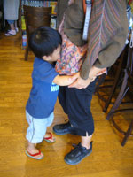 ねむいよ〜、だっこしてぇ